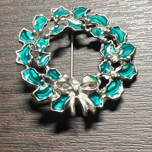 Chic Silver and Green Leaf Brooch
